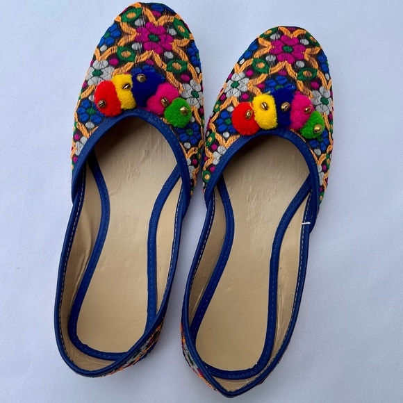 adidas Punjabi Jutti Mojari Embroidered Jingle Bellies Flat Shoes Size 7/7.5 - Picture 1 of 15
